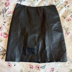 Vintage Chadwicks of Boston Black 100% Leather Pencil Skirt